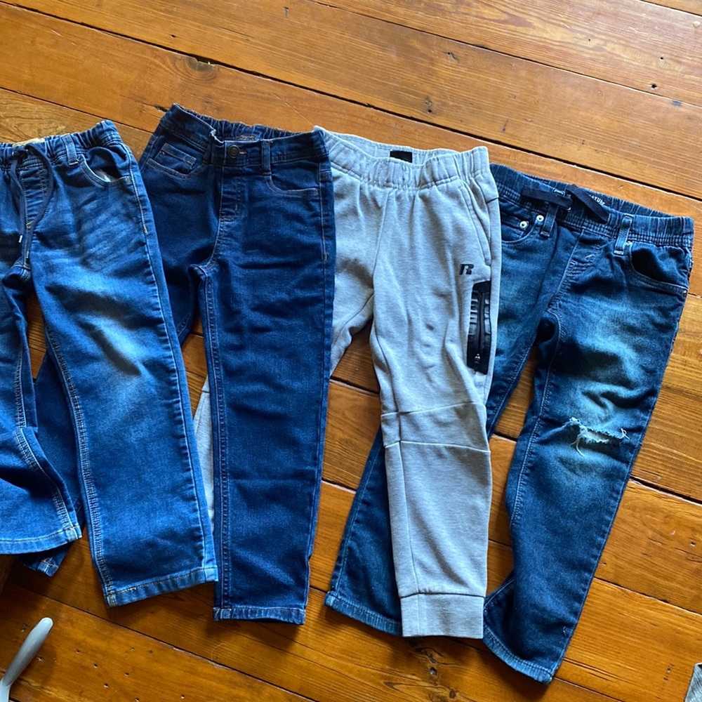 4 pairs of boys size 6/7 pants